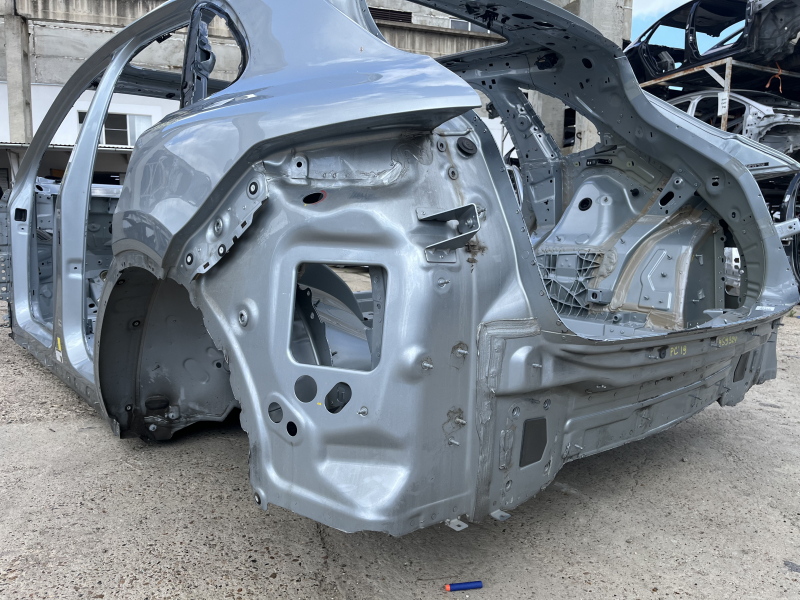 Четверть крыло задняя левая Porsche Cayenne 19-26 на кузове, серебро, примят лонжерон