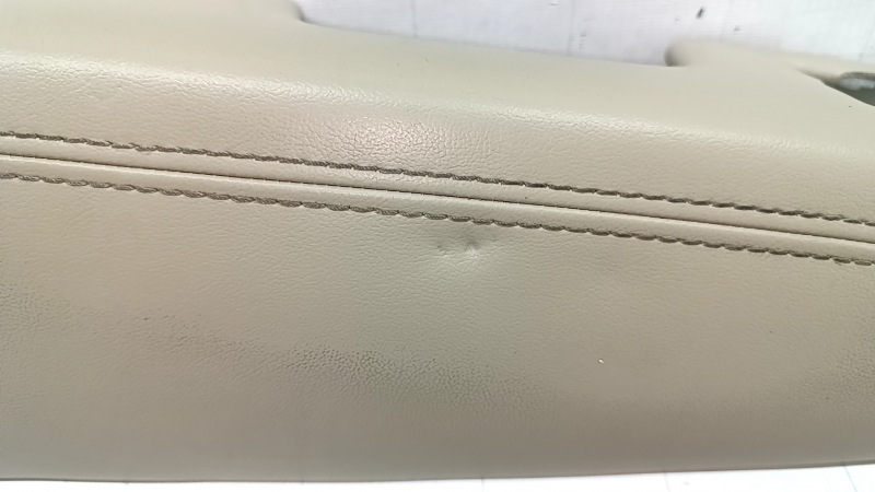 Подлокотник обшивки двери карточки передней левой Jeep Grand Cherokee WK2 14-21 кожа бежевая, тычки