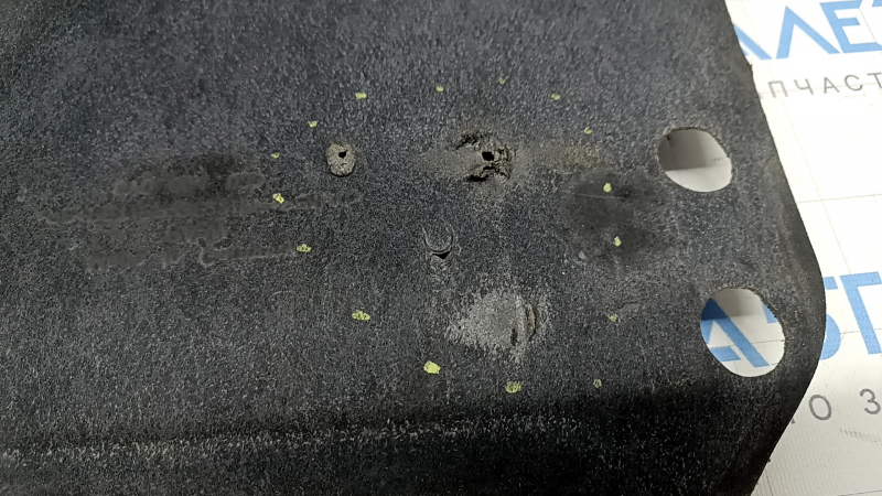Centrul de protecție a șasiului Porsche Cayenne 19-23, rupturi