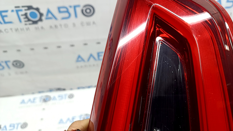 Фонарь внутренний дверь багажника левый Nissan Rogue Sport 20-23 царапины