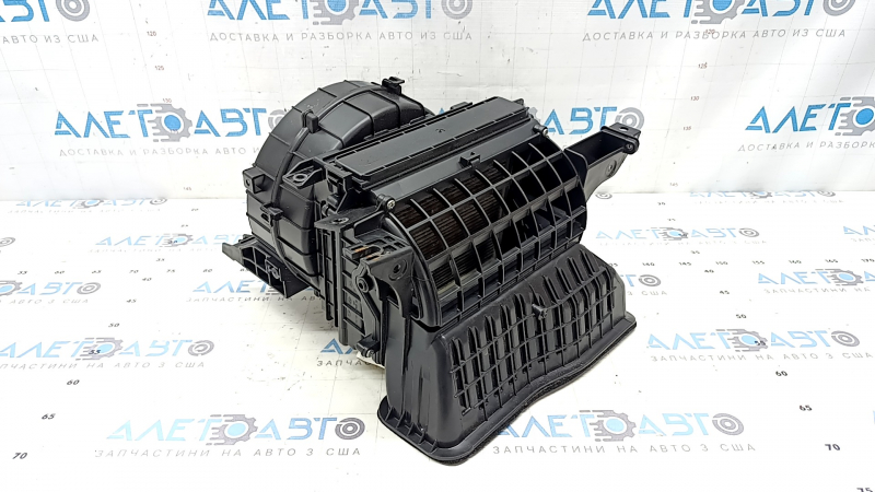 Carcasa încălzitorului goală a unui Kia Sportage 18-22, fără ventilator, actuator sau rezistor.