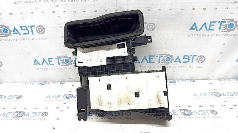 Carcasa încălzitorului goală a unui Kia Sportage 18-22, fără ventilator, actuator sau rezistor.