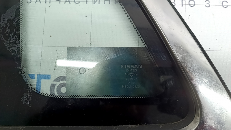 Форточка глухое стекло задняя левая Nissan Rogue Sport 17-23