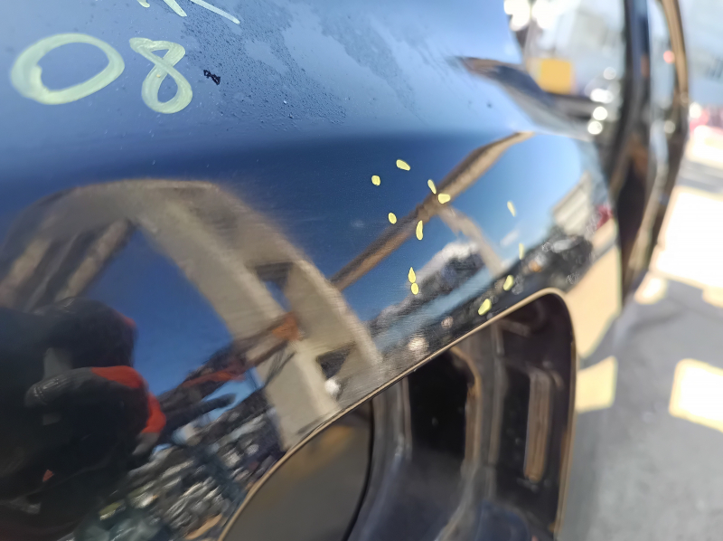 Aripă spate dreapta Nissan Rogue Sport 20-22 pe caroserie, negru, bare de protecție