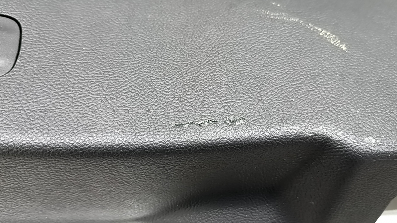 Ornament inferior hayon pentru Ford Edge 15-24, negru, sub capacul electric, zgârieturi, urme de uzură, plastic alb