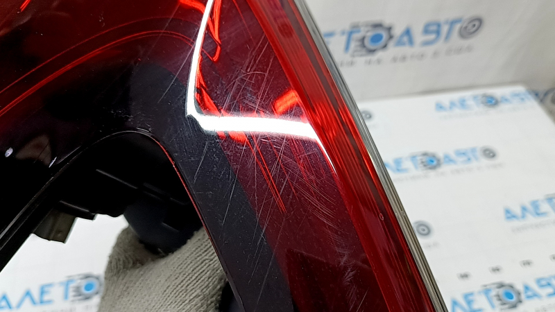Zgârieturi la lumina aripii exterioare dreapta Honda CRV 20-22