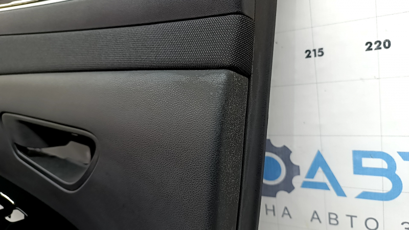 Обшивка двери карточка задняя левая Hyundai Tucson 22-24 кожа черная с черной вставкой ткань, подлокотник черная кожа, хром молдинг с черным глянцем, царапины, под химчистку, в копоти