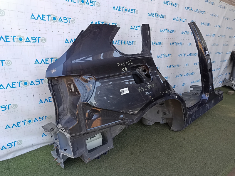 Задняя правая четверть кузова BMW X5 F15, вид с другого ракурса с деталями повреждений