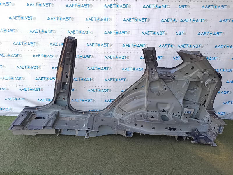 Четверть кузова с крупным планом на дефекты BMW X5 F15 14-18, графит