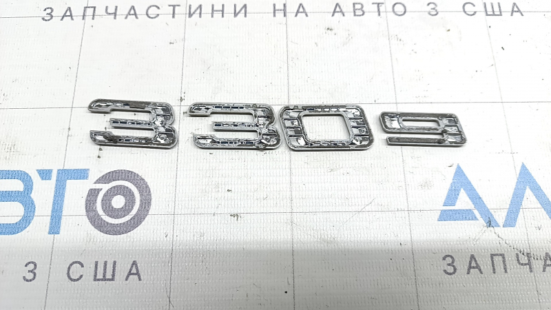 Emblemă inscripționată 330E pe capacul portbagajului BMW 3 F30 17-18