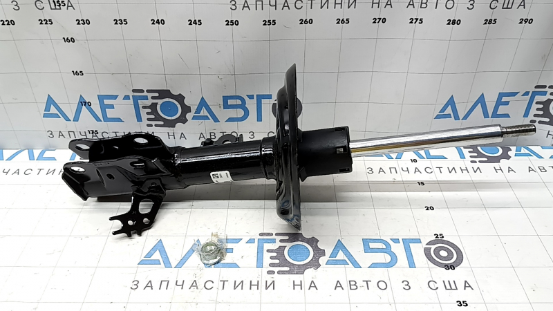 Амортизатор передний правый Toyota Camry v70 18-24 SE\XSE