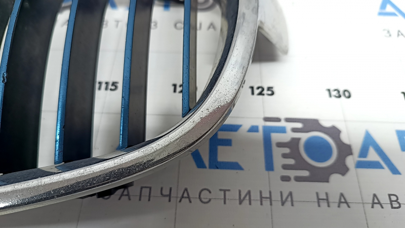 Grilă radiator stânga pentru BMW Seria 3 F30 4D 12-18 plug-in, bare de protecție