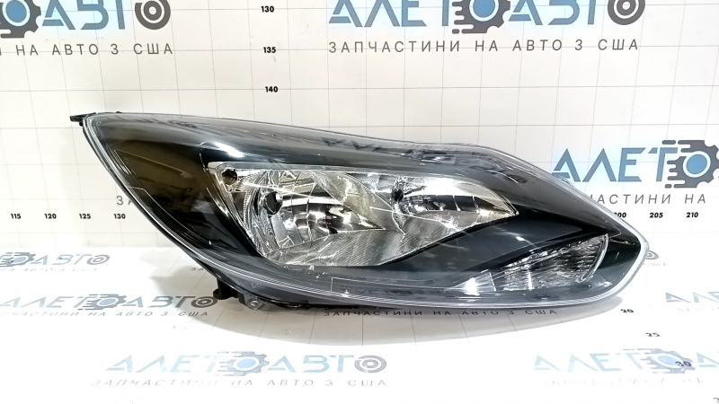 Far dreapta față, gol, închis la culoare, Ford Focus mk3 11-14 pre-restaurare