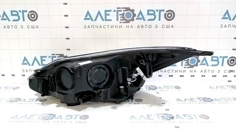 Far dreapta față, gol, închis la culoare, Ford Focus mk3 11-14 pre-restaurare
