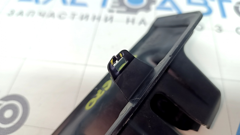 Ornamente încuietoare portbagaj Toyota Prius 50, zgârieturi 16-22, suport defect