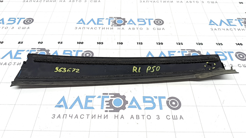 Накладка двери боковая задняя левая Toyota Prius 50 16-22 царапины, сломано крепление