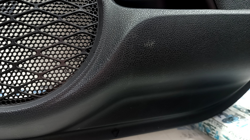 Ornamente ușă spate dreapta Toyota Prius 50 16-18 negru, inserție neagră, cotiera piele neagră, zgârieturi, denivelări