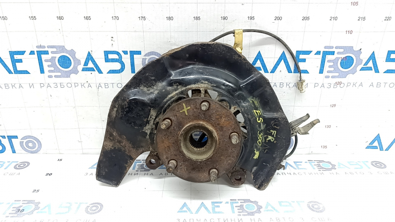 Цапфа со ступицей передняя правая Lexus ES300 ES330 с кожухом, с датчиком ABS, гудит подшипник, примят кожух, ржавый