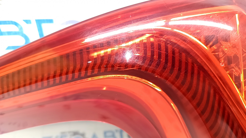 Фонарь внешний крыло левый Volvo XC90 16-26 LED, светлый, трещины в стекле, потерт