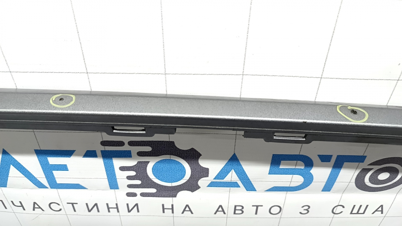 Накладка переднего бампера нижняя VW Tiguan 18-24 царапины, сломано крепление, не заводские отверстия