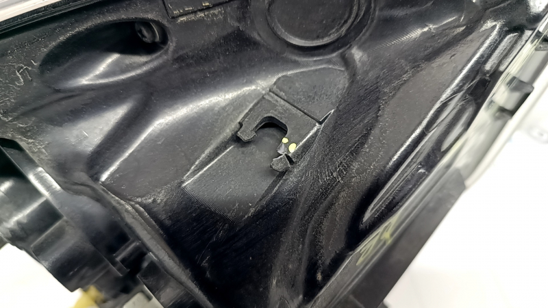 Фонарь верхний крыло правый Toyota Prius 50 16-18 царапины, надломано крепление, стекло грязное изнутри