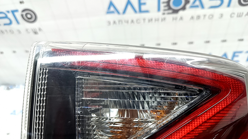 Фонарь верхний крыло правый Toyota Prius 50 16-18 царапины, надломано крепление, стекло грязное изнутри