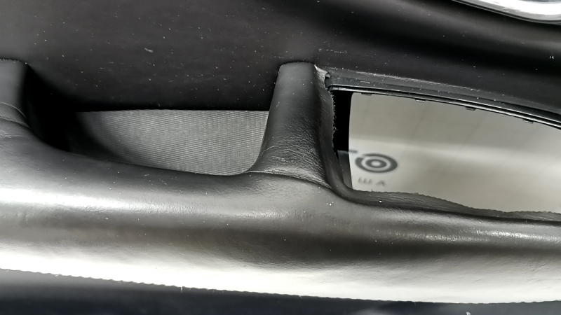 Panou ușă stânga față negru pentru Volvo XC90 16-22, cotieră și inserție din piele nappa neagră, cusături gri, Bowers and Wilkins, cu mâner, zgârieturi, îndoire, închidere ruptă