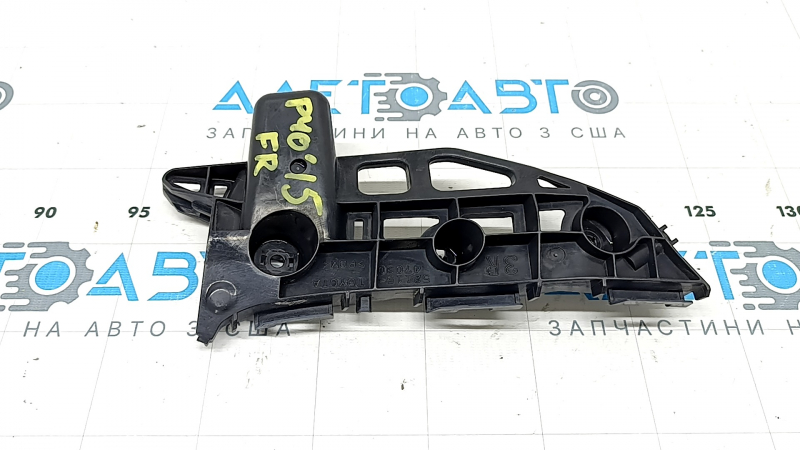 Крепление переднего бампера правое Toyota Prius V 12-17