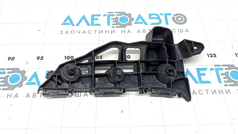Крепление переднего бампера правое Toyota Prius V 12-17
