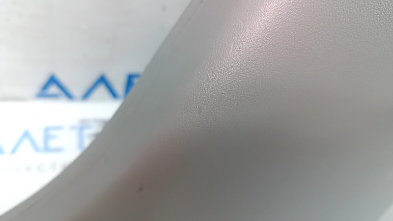 Накладка центральной стойки нижняя правая Toyota Prius V 15-17 серая, потерта, побелел пластик