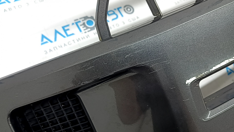 Решетка радиатора в сборе Ford F150 15-20 с эмблемой, царапины, надломана, сломано крепление