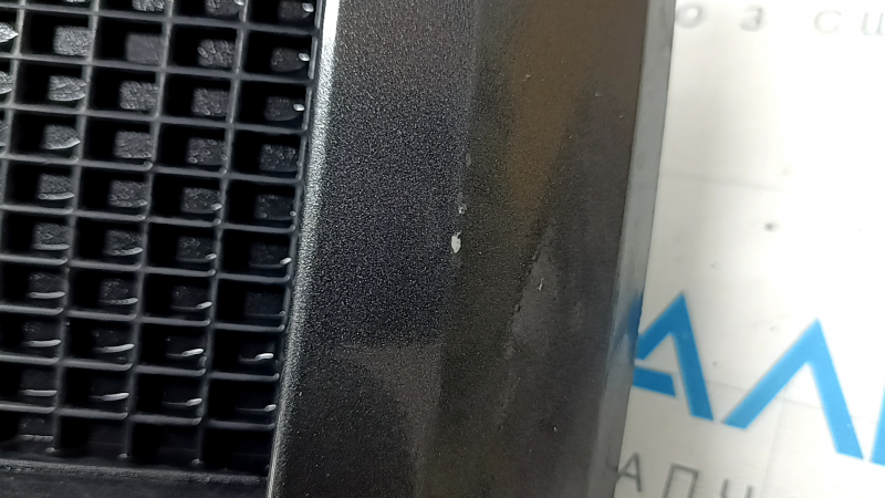 Решетка радиатора в сборе Ford F150 15-20 с эмблемой, царапины, надломана, сломано крепление