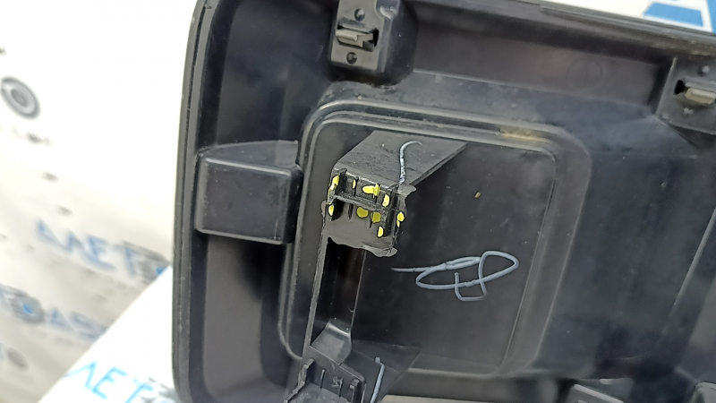 Решетка радиатора в сборе Ford F150 15-20 с эмблемой, царапины, надломана, сломано крепление