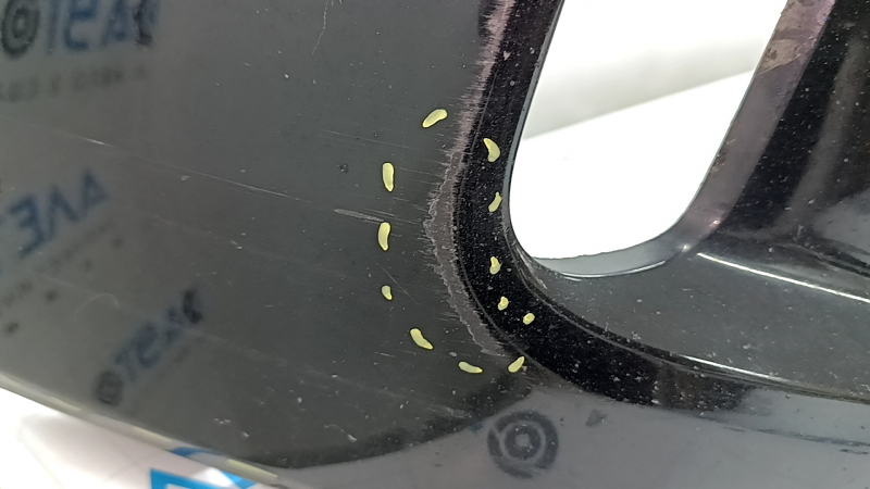 Bara față, nefinisată, Toyota Prius V 15-17 rest, neagră, crăpătură, crăpături la elementele de fixare, zgârieturi