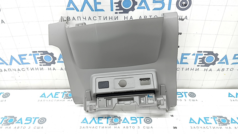 Ornamente gri pe bordul central inferior al Toyota Prius V 15-17, zgârieturi