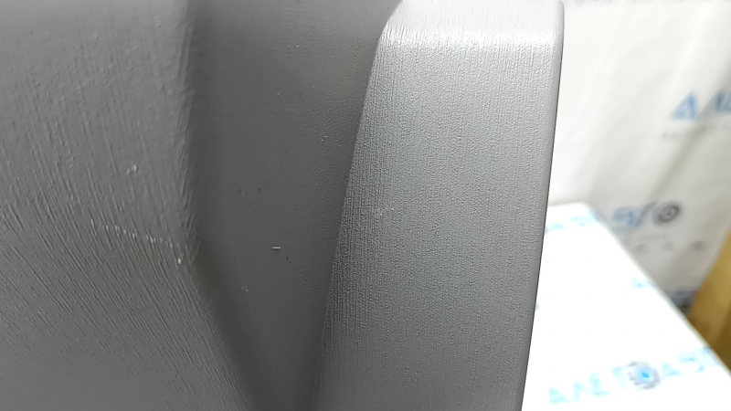 Ornamente gri pe bordul central inferior al Toyota Prius V 15-17, zgârieturi