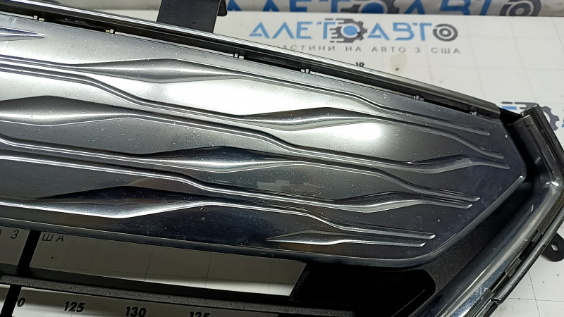 Нижняя решетка переднего бампера Chevrolet Volt 16-19 хром, сколы, незаводские отверстия