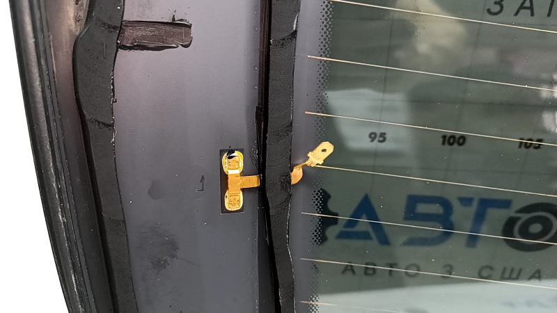Geam spate pentru portbagajul unui Porsche Macan 17-18