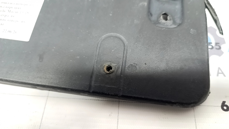 Площадка номерного знака передняя Porsche Macan 15-18 структура, не заводские отверстия, надрывы