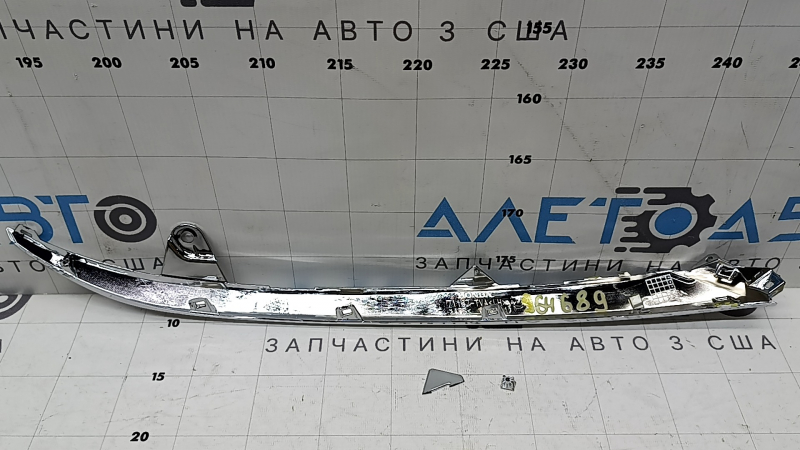 Ресничка молдинг решетки радиатора левая Honda Accord 21-22 светлый хром, сломаны крепления