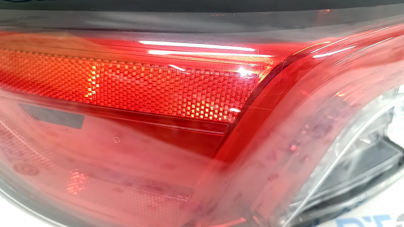 Lampă halogenă aripă exterioară Ford Escape MK4 20-22, stânga, zgârieturi