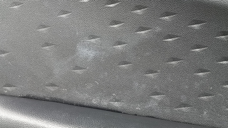 Panou ușă stânga față pentru Ford Escape MK4 2020-2022, negru cu inserție din plastic negru, cotieră din piele neagră, ornament gri, cu mâner, zgârieturi, lovituri