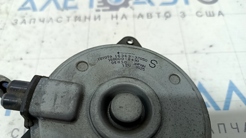 Мотор вентилятора охлаждения правый Toyota Prius V 12-17