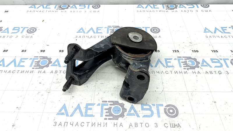 Microfisuri la suportul motorului spate la Toyota Prius V 12-17