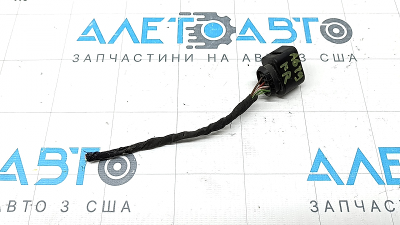 Фишка на датчик слепых зон BSM передняя правая Audi A6 C8 19- 6 пинов