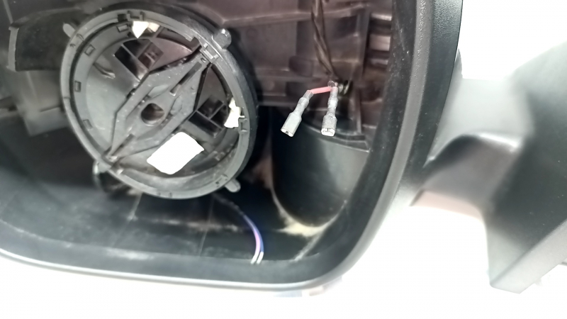 Ansamblu oglindă retrovizoare stânga pentru Ford Escape MK4 20-26, 7 pini, încălzită, BSM, neagră, fără element oglindă, zgârieturi