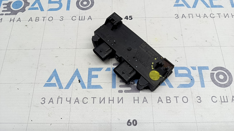 Блок открывания багажника ногой Audi A4 B9 17-24 сломано крепление
