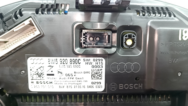Щиток приборов Audi A4 B9 17-25 большой дисплей, 188к, царапины