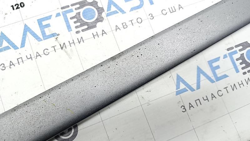 Молдинг порога левый Audi A4 B9 17-19 S-Line 195см, серебро, сколы