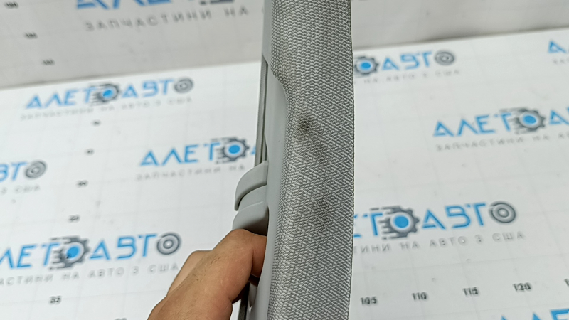 Ornament stâlp central stânga sus pentru Audi A6 C8 19-23 gri, sub deflector, necesită curățare, zgârieturi